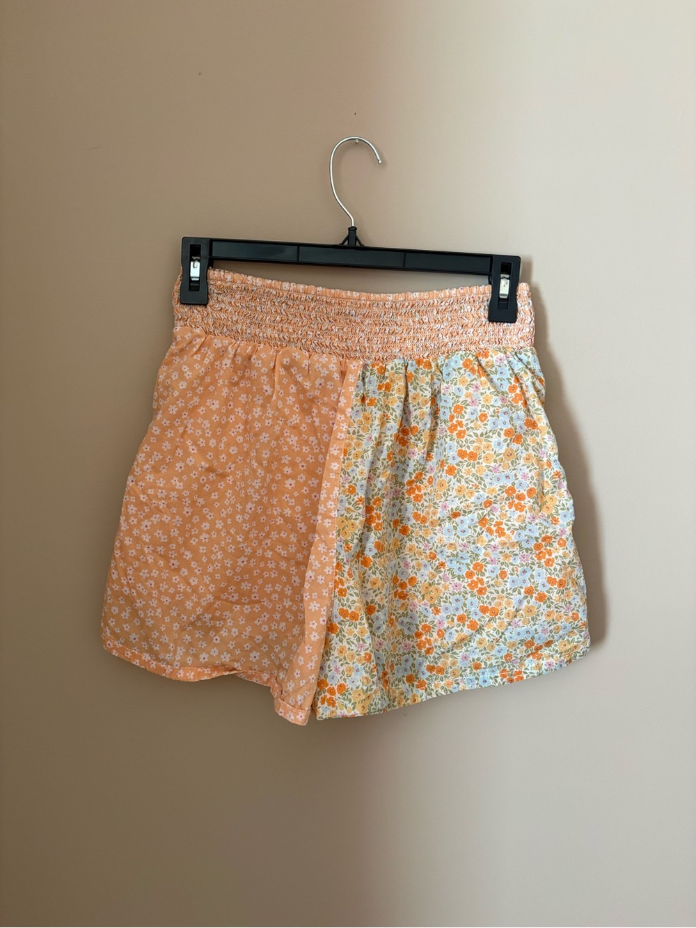 American Eagle Resort Peach Floral Patchwork Smocked High Waisted Shorts Sz M - Picture 9 of 9